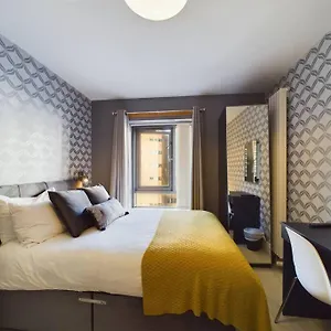Apartment Donegall Sq At Gate, Centre, Belfast